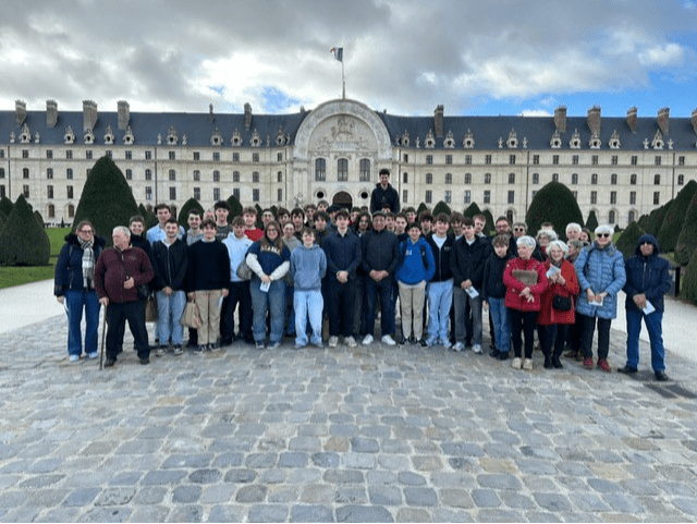Sous le Dôme des Invalides, quand les futurs Compagnons rencontrent la mémoire de la Nation.